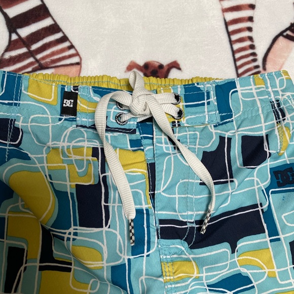 Boys DC Graphic Swim trunks - Picture 6 of 6